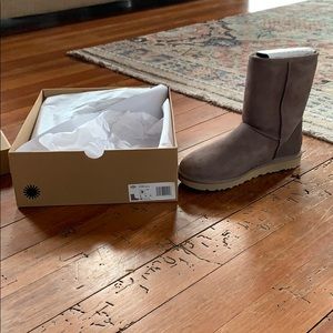 UGG Classic Short Boot II